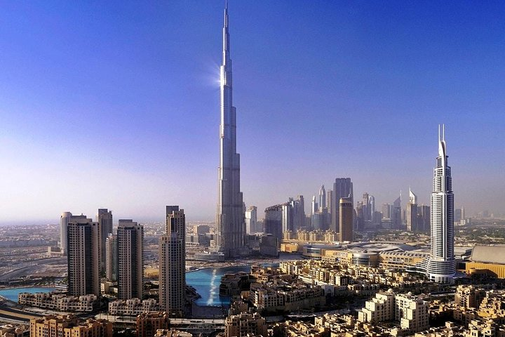 Experience the stunning skyline of Dubai featuring the iconic Burj Khalifa and breathtaking landmarks that showcase the city's architectural marvels and rich cultural heritage. Perfect for any traveler.